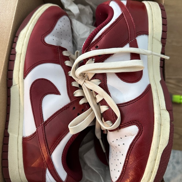 Nike Wmns Dunk Low Premium 'Vintage Red' - Picture 2 of 3